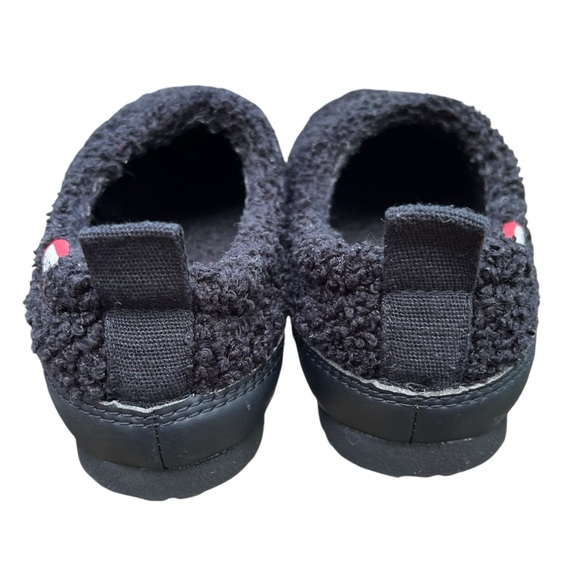 Hunter Kids black fuzzy sherpa slippers with indoor/outdoor rubber sole - Picture 5 of 9